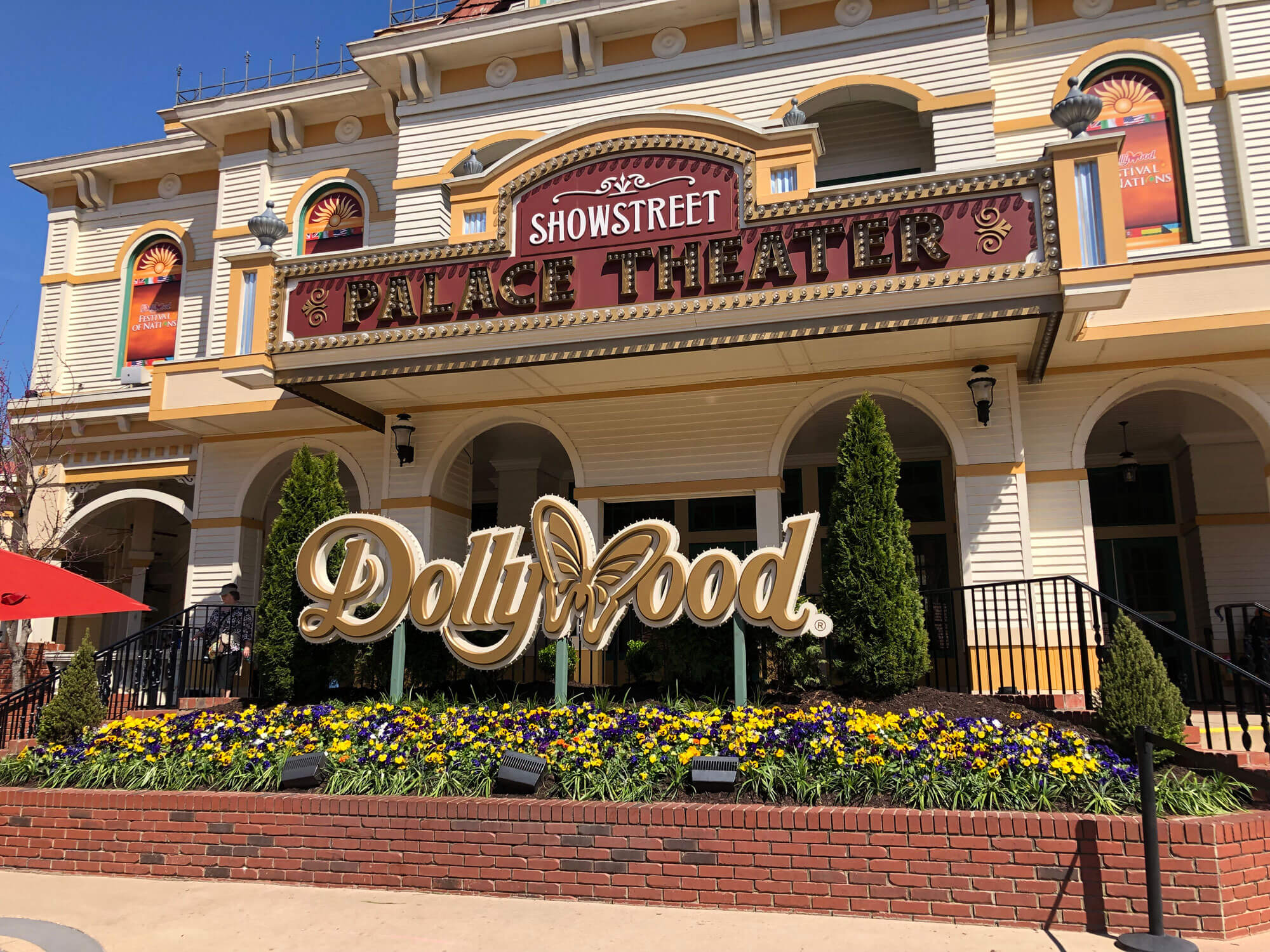 Dollywood sign at the entrance to the Palace Theater