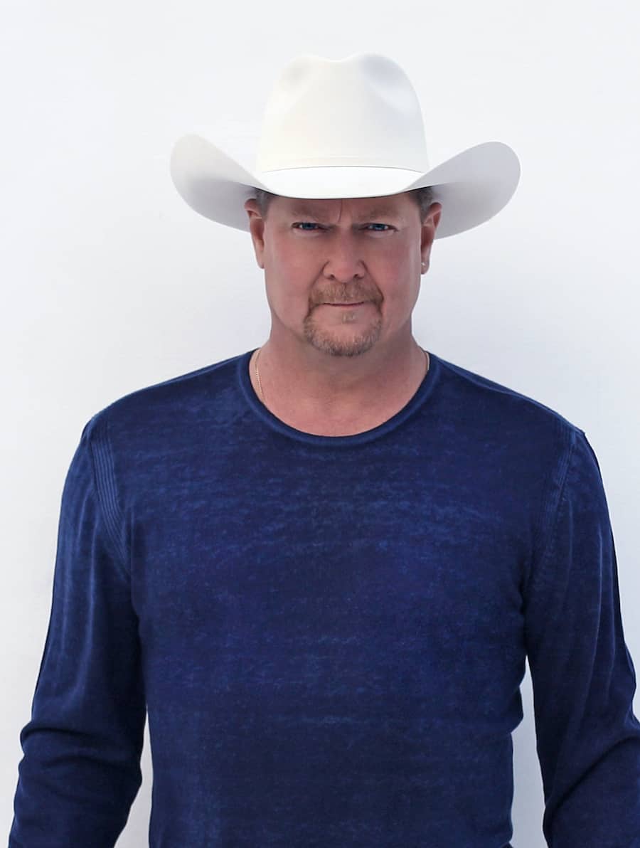 Tracy Lawrence live in concert at Country Tonite Theatre