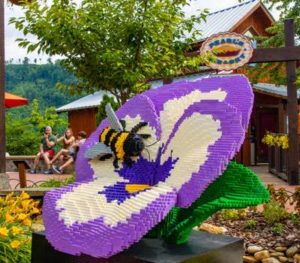 Sean Kenney's Nature Concepts - Lego Bee & Flower